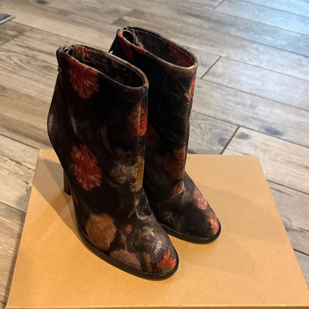 EUC Joie Floral Velvet Ankle Boots, sz 7.5